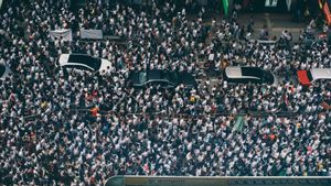 Hong Kong Larang Penerbitan Paspor 16 Aktivis Pro Demokrasi, Termasuk Profesor Australia dan Jurnalis AS