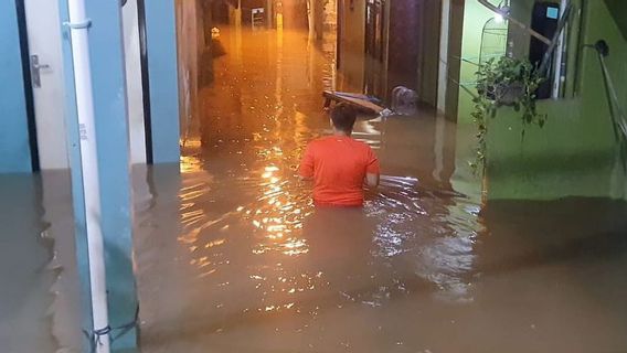 pluie Deras, 17 villages dans 7 sous-districts de la ville de Gorontalo ont été inondés