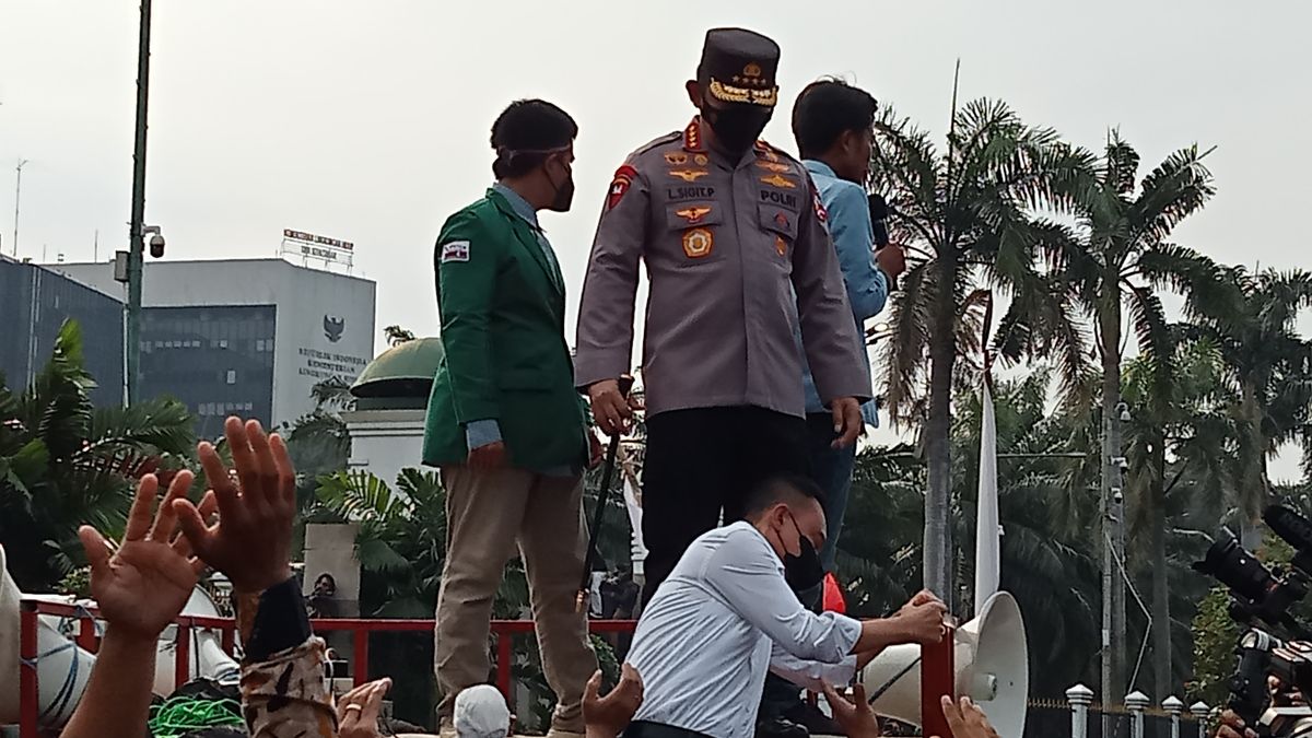 Pimpinan DPR Janji Teruskan 18 Tuntutan Mahasiswa ke Jokowi