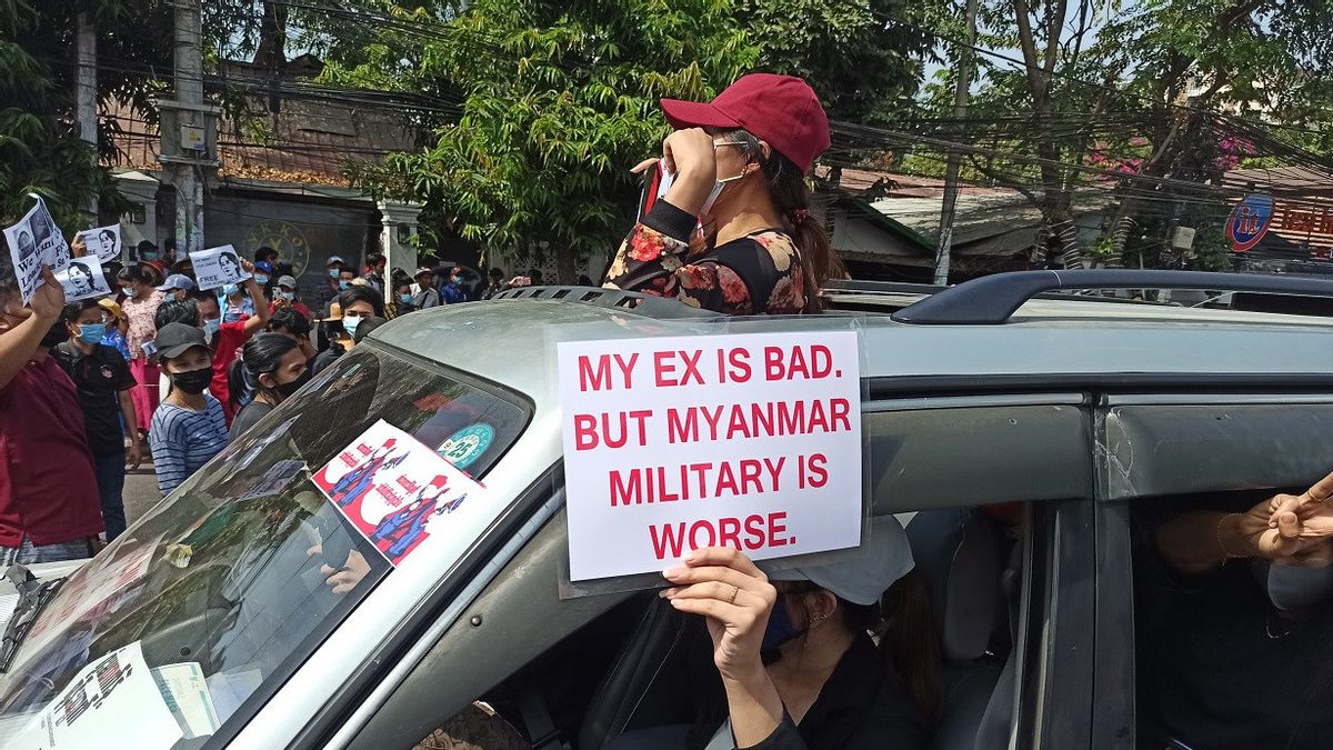 颜色 K - Pop 惊叹阿拉一代 Z 缅甸 '活起来' 反军事政变演示