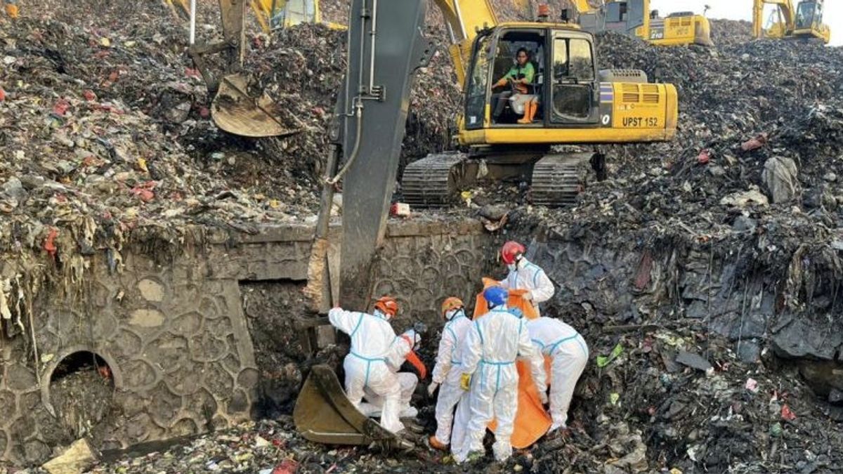 SARチームは、TPSTバントラゲバンで土砂崩れによる2人の犠牲者を再び発見しました