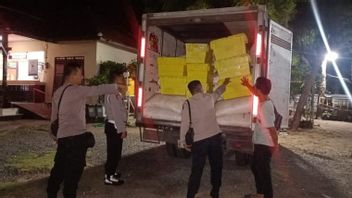東ロンボク警察がミニマーケットボックスカーによる5トンの補助金肥料の密輸を阻止