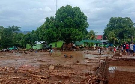 Bupati Mengeluh, Belum Ada Kiriman Alat Berat Evakuasi Korban Banjir Bandang Flores Timur