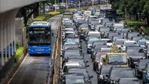 Pohon Tumbang Hingga Pengalihan Lalu Lintas Jumat Petang, Transjakarta Alihkan Rute-rute Ini
