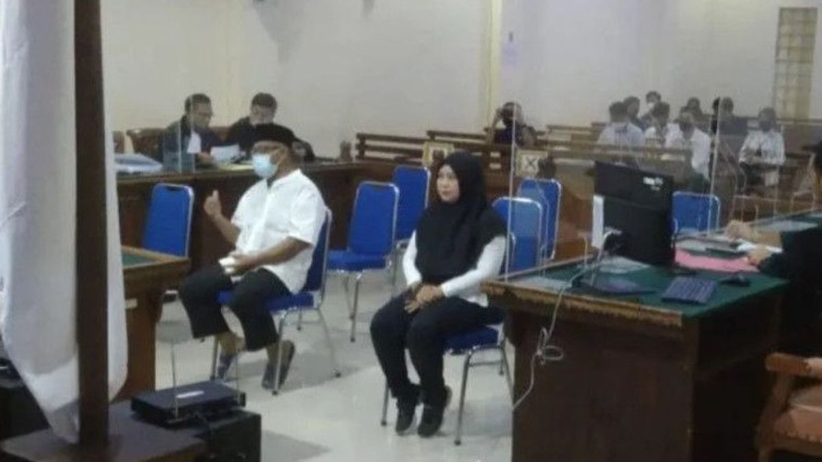 2 Lampung Tengah BOS صندوق الفساد المتهمين بالسجن لمدة 6 سنوات بالإضافة إلى دفع 4.6 مليار روبية من أموال الاستبدال