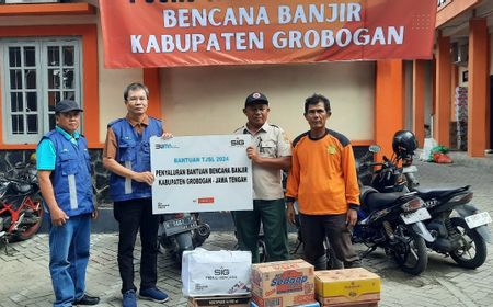 SIG Salurkan Paket Sembako untuk Korban Bencana Banjir Bandang Grobogan dan Demak