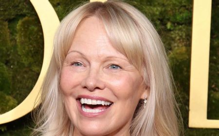 Tampil Tanpa Makeup, Pamela Anderson Tetap Bersinar di Golden Globes 2025