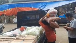 Nah! Sopir Angkut Sayuran di Pasar Kramat Jati Mulai Mengeluh Pendapatannya Berkurang Gara-gara BBM Naik