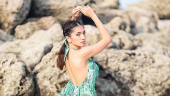 Kumpulan Foto Angel Karamoy dengan Backless Dress, Punggung Mulus Membuat Warganet Terpesona