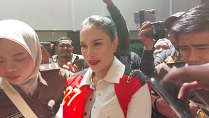 Hadir di Sidang Nikita Mirzani, Reza Gladys Tegas Siap Beri Kesaksian