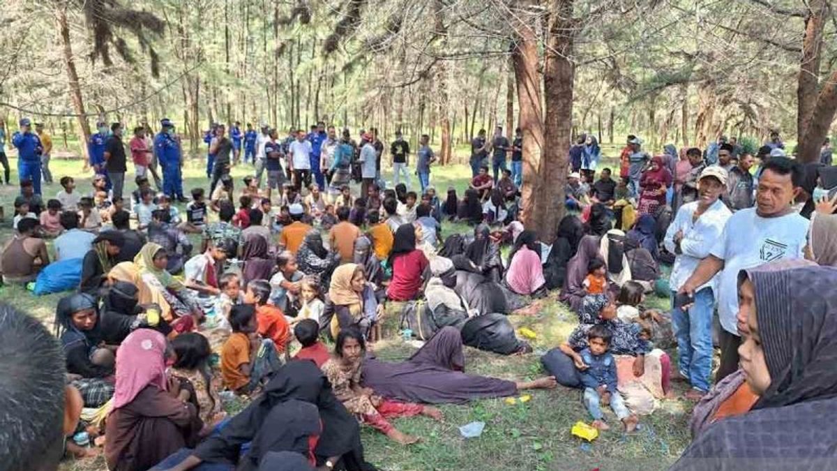ランサ警察署長:東アチェの住民は、クアラパレビーチに上陸した137人のロヒンギャ移民の受け入れを拒否した