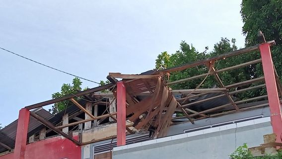 28索荣市房屋被强风破坏