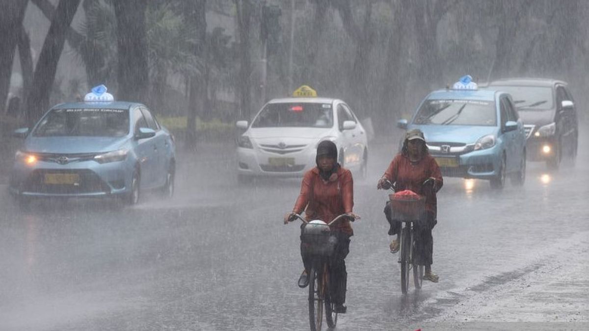 Thunderstorms Threaten Several Big Cities In Indonesia Today