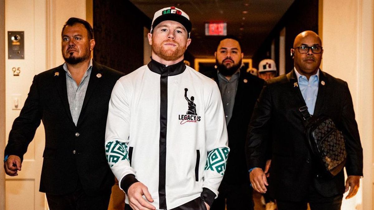 Sukses Jalani Operasi Cedera Tangan, Canelo Tidak akan Absen Lama 