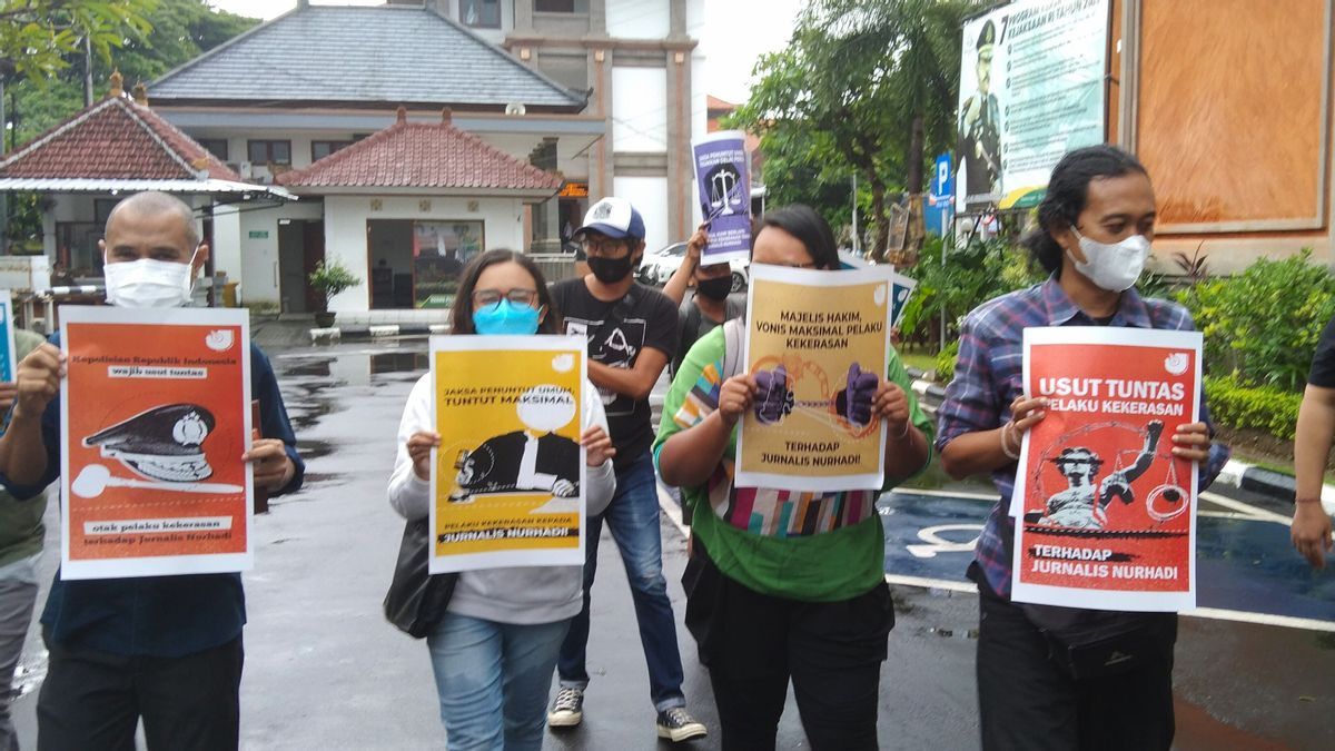 Solidaritas Jurnalis Bali Gelar Aksi Tuntut Pengungkapan Kasus Penganiayaan Wartawan