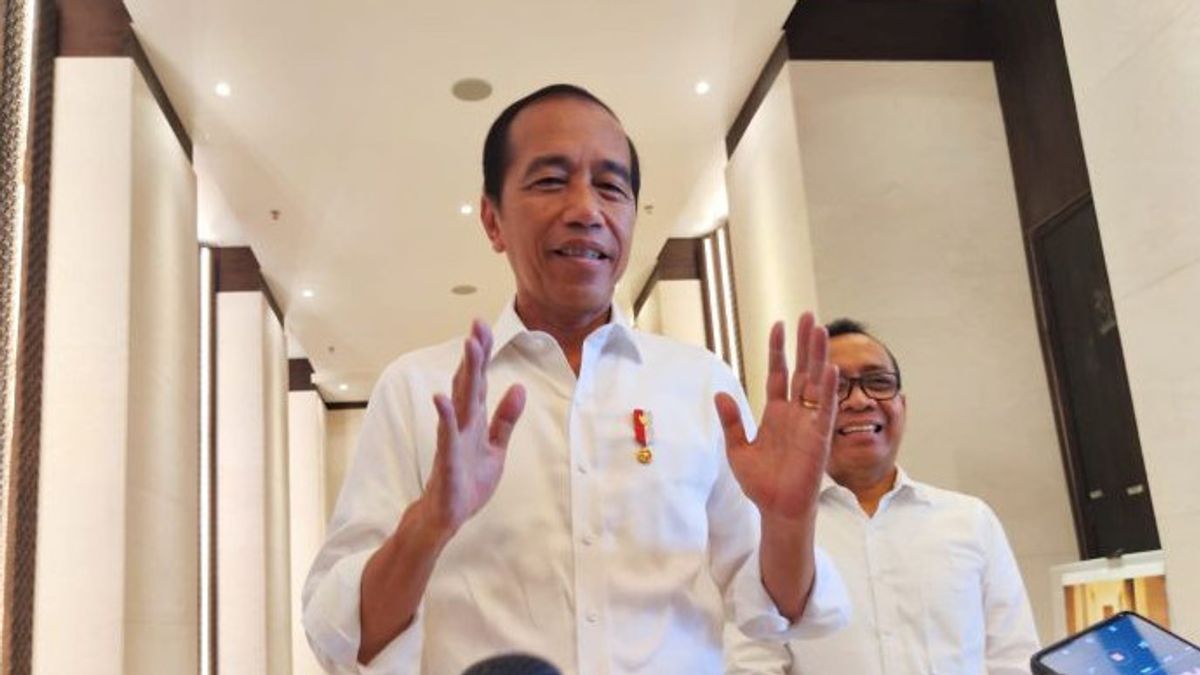 Interrogée par le Cabinet Reshuffle, Jokowi Sourit