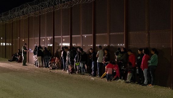 Hampir 1.000 Anak Migran yang Dipisahkan di Perbatasan oleh Pemerintahan Trump Belum Bersatu Kembali dengan Orangtuanya