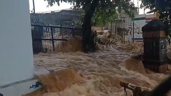 Again, The Kramat Jati Kalibaru Embankment Broken The Kramat Jati Flood Area