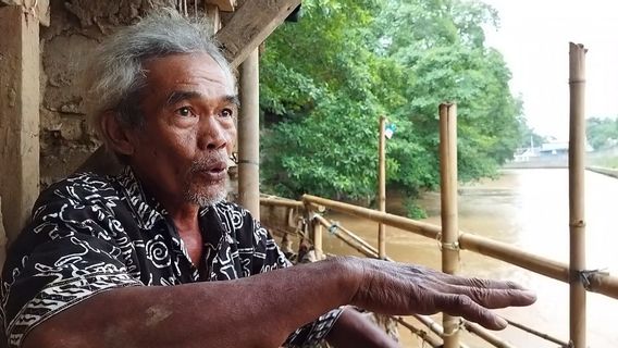 C’est Difficile à Croire, Mais C’est La Reconnaissance Des Résidents De Kampung Melayu Comme Un Signe De L’arrivée D’une Grande Inondation