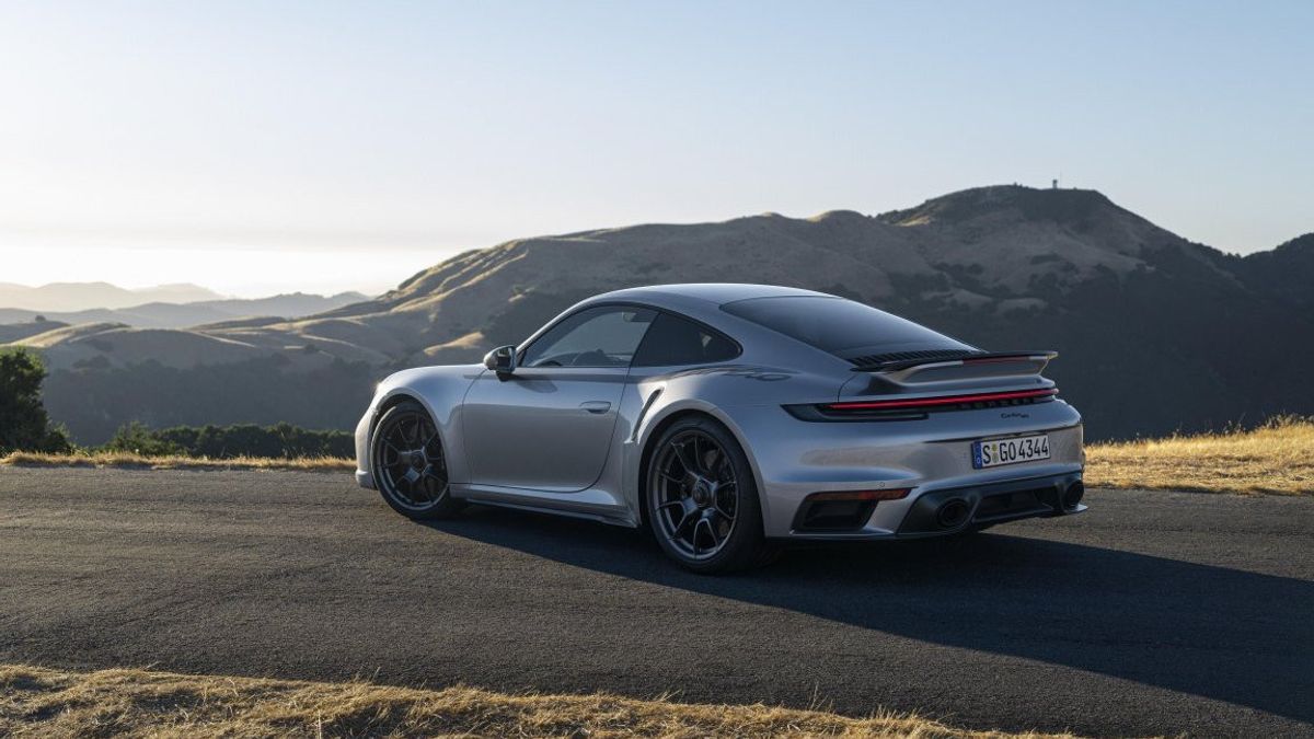 La Porsche 911 Turbo édition 50 ans de lancement, limitée à 1 974 unités