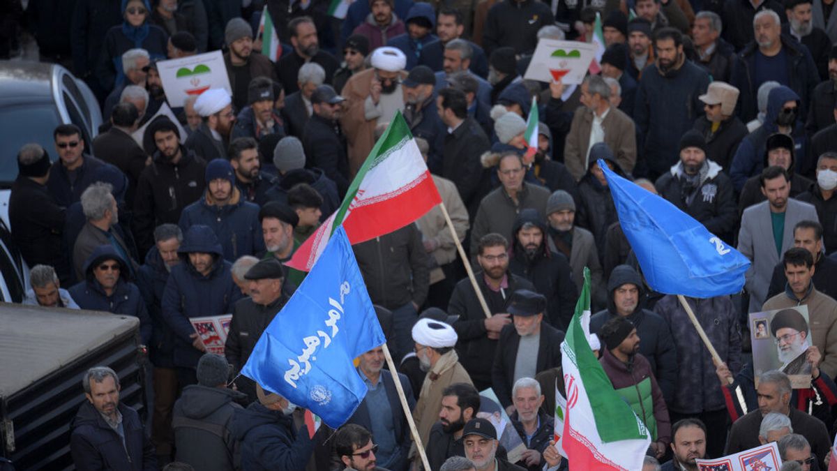 Iranian Authorities Consider Lifting Internet Blackout