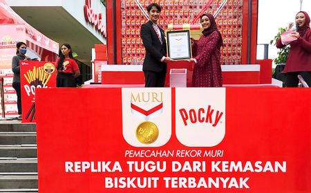 Pocky Pecahkan Rekor MURI, Bangun Tugu Replika Biskuit Setinggi 7 Kali Gedung Tertinggi di Indonesia