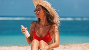 هل يمكن أن يؤدي استخدام واقي الشمس إلى حب الشباب؟ هذه هي إجابة طبيب الأمراض الجلدية