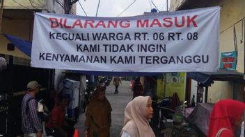 Traumatized Citizens, Journalists Are Prohibited From Approaching Sahroni's House In Tanjung Priok