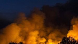 Kilang Dumai Terbakar, Pertamina Tegaskan Tengah Padamkan Api