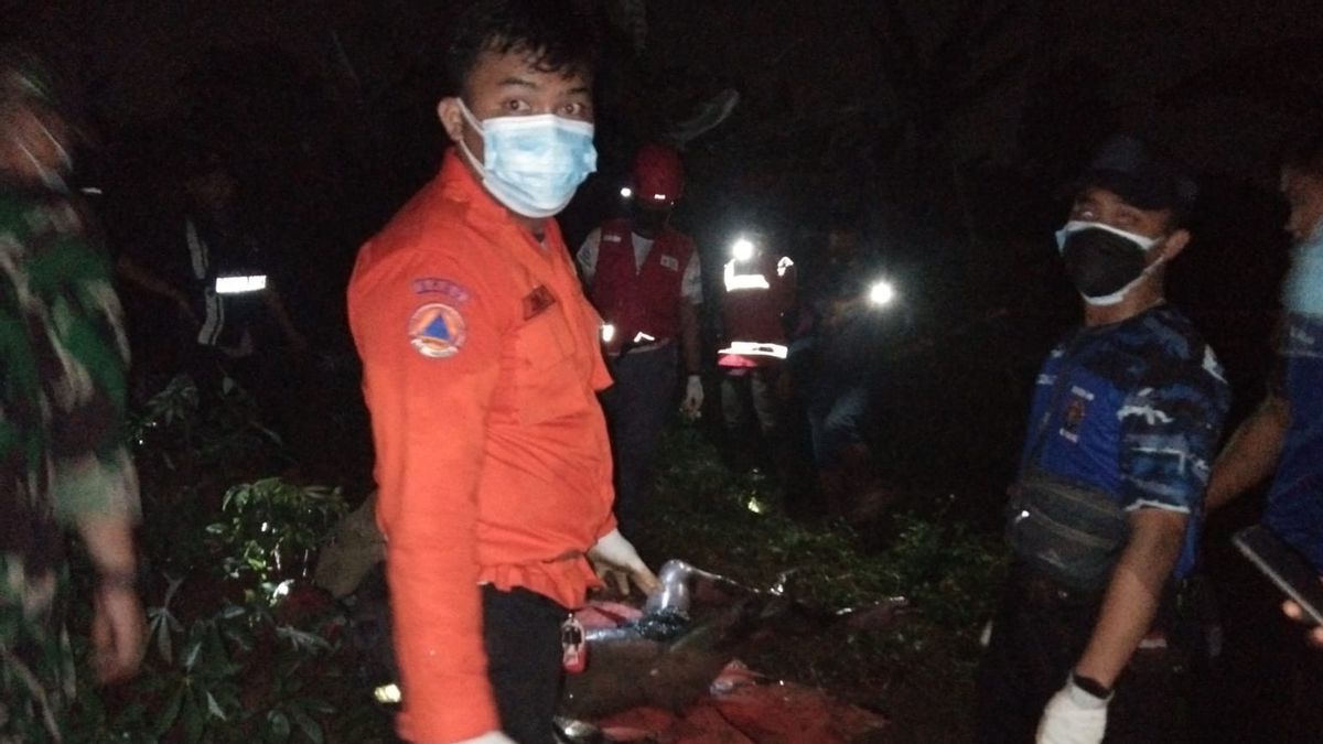 BPBD Tangerang Regency Evacuates The Findings Of A Man's Body Without Clothes In A Well