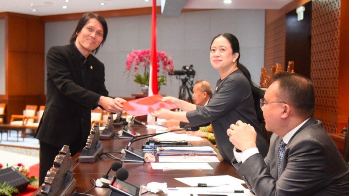 Une fois Mekel a poussé l'application du système de redevances à une porte dans la révision de la loi sur les droits d'auteur