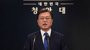 South Korean President Moon Jae-in Apologizes About Handling COVID-19