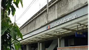 后天，交通部在Matraman站试用乘客登机和下机操作