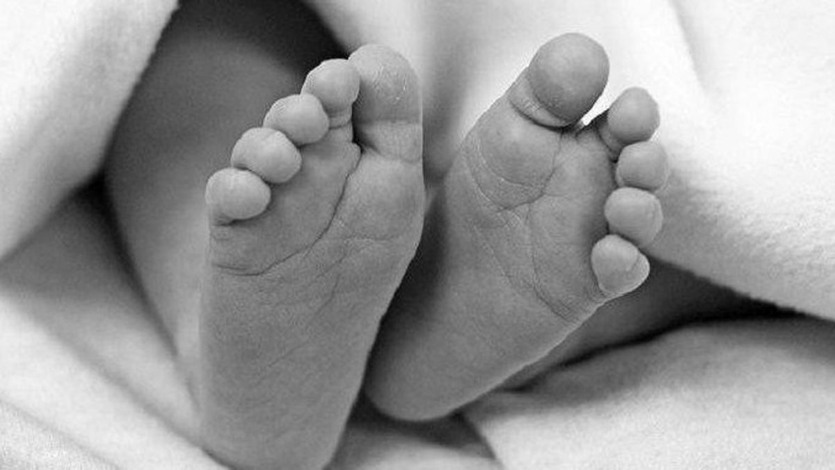 カクンでの2歳の幼児の死についての新しい事実:彼女の夫がカリマンタンで働いているので浮気被害者の母親はabkになります