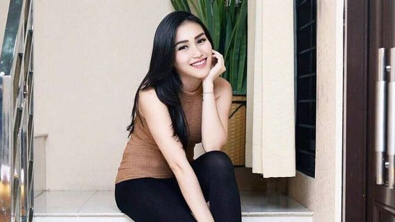 VIDEO Ayu Ting Ting Diperiksa Polda Metro, Baru Separuh Jalan