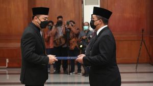 Lantik 129 Pejabat Pemkot Surabaya, Wali Kota Eri Cahyadi: Jangan Sia-siakan Amanah, Beri Pelayanan Terbaik ke Masyarakat