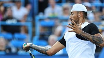 Unique Moment Happens Again: Kyrgios Approaches The Spectator, Asks Where He Wants The Service Ball To Go