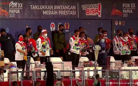 Hadiri Pembukaan PON XX Papua, Jokowi Gunakan Jaket Bercorak Merah Putih