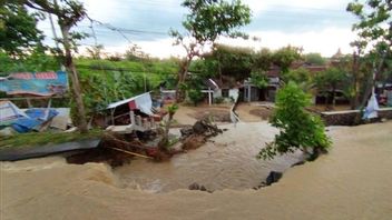 As A Result Of The Flood, 8,170 Residents Of Demak Regency Refuge