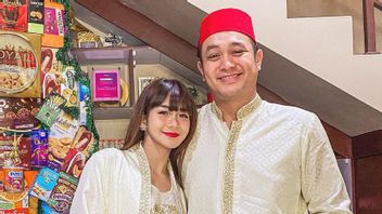 Gilang Dirga Announces Adiezty Fersa's Pregnancy In The New Year