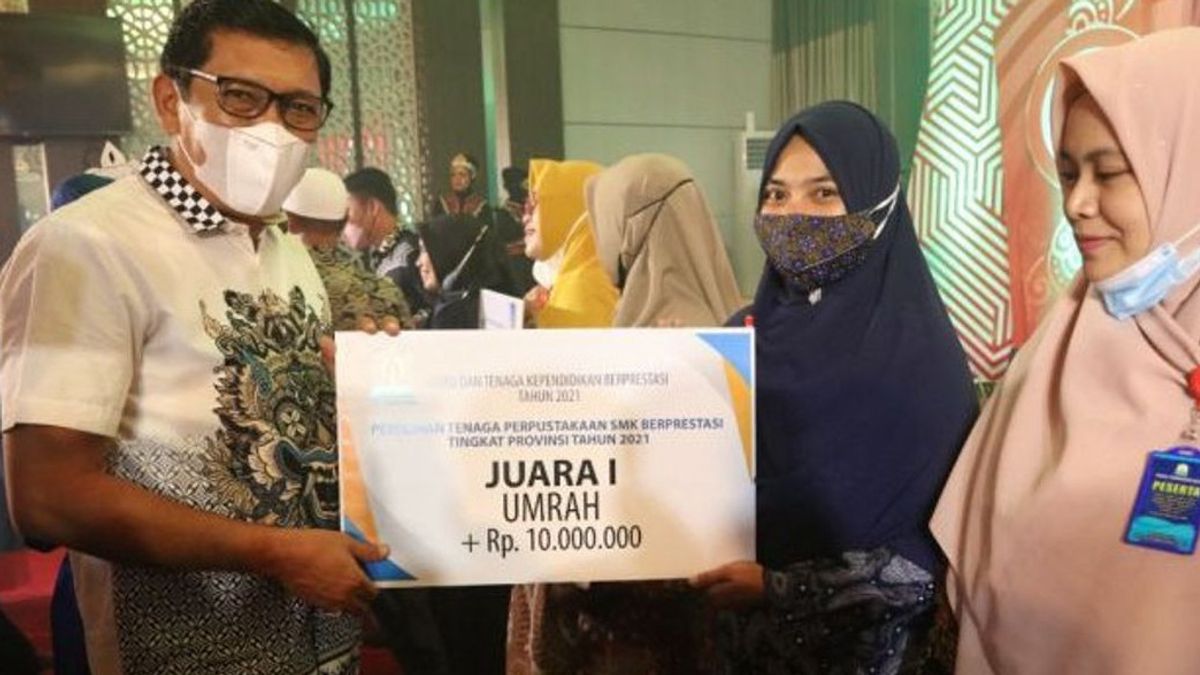 Dinas Pendidikan Aceh Berikan Paket Umrah dan Uang kepada Guru Berprestasi