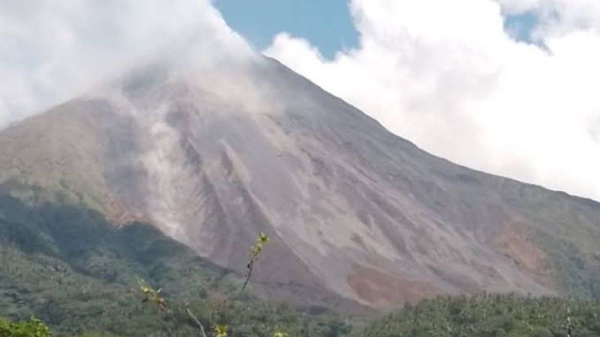 カランゲタン・スルト山の噴火はまだ起こっており、溶岩はバタン川とバトゥアワン川につながります