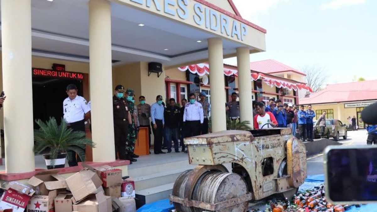 Sidrap Police Destroys 1,050 Bottles Of Alcohol From Pekat Operation