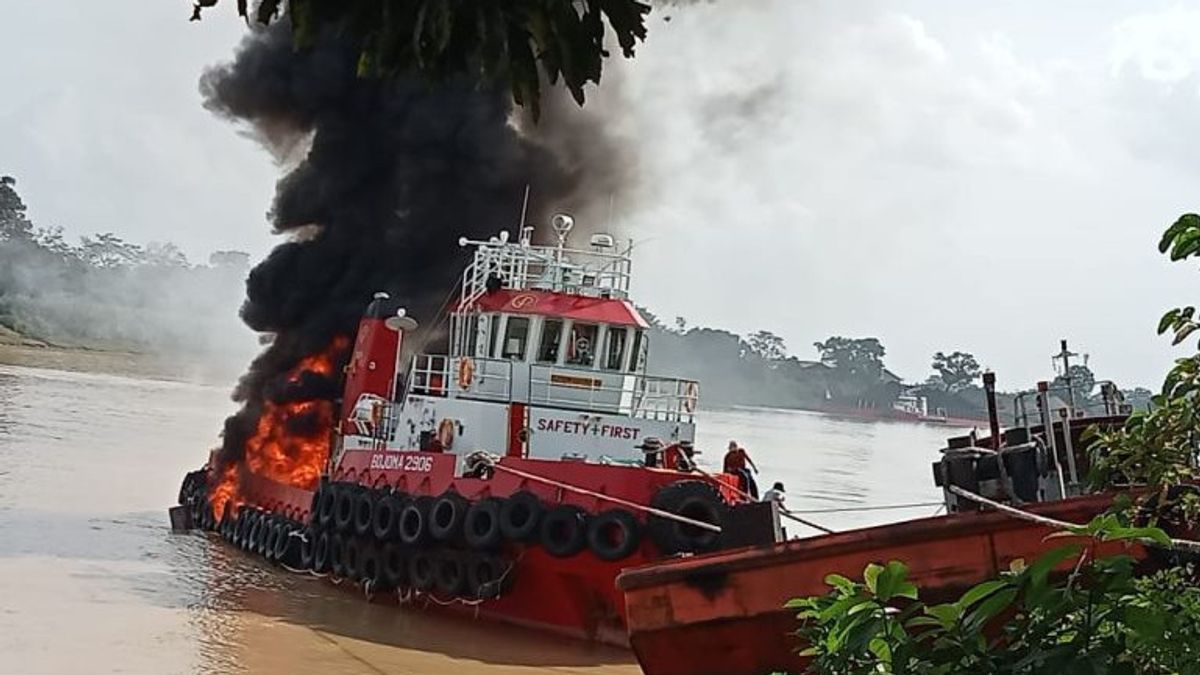 Kapal Tugboat Terbakar di Sungai Batanghari, Satu Orang Tewas