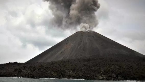  150米的火山灰，阿纳克喀拉喀托西亚加三世山的状态