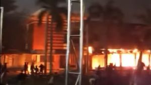 Sultan HB X Datangi Polda DIY Jelang Tengah Malam, Massa Masih Bertahan Usai Ricuh Bakar SPKT
