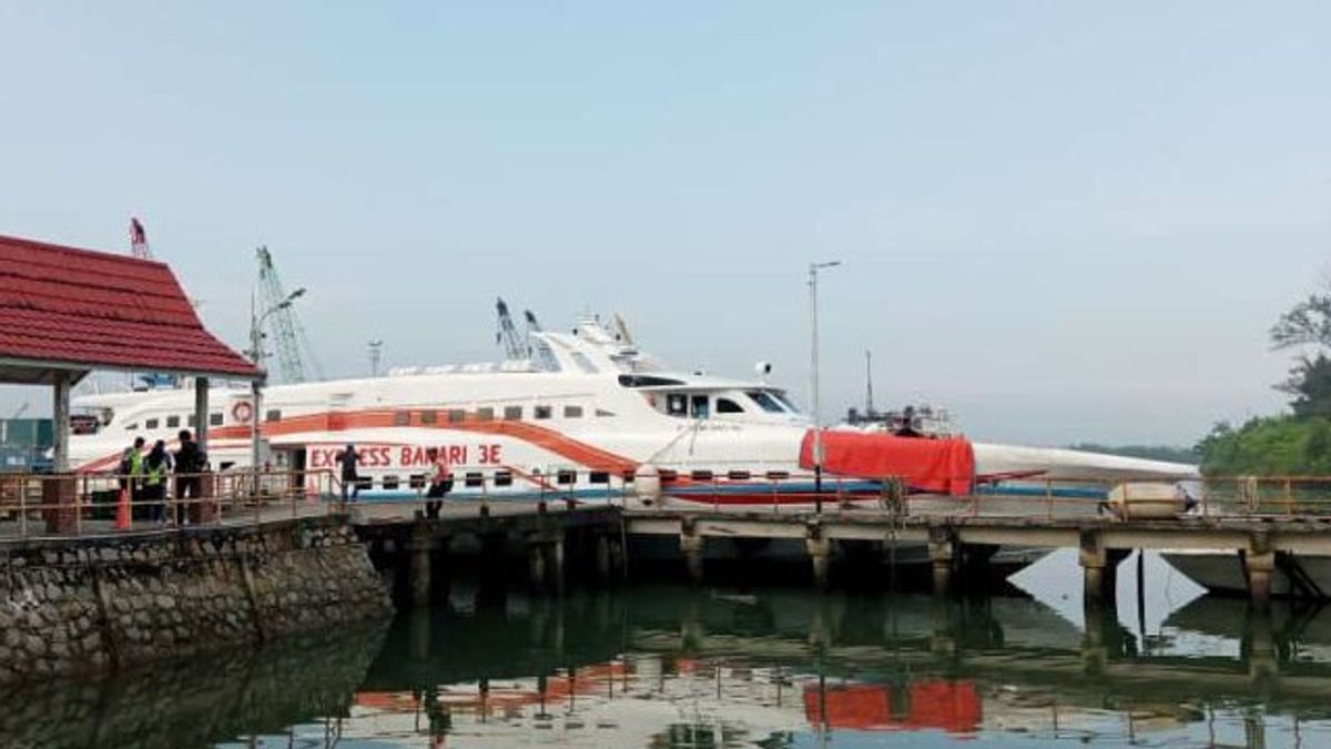 Pemudik Melalui Pelabuhan Tanjung Pandan Meningkat pada H-5 Lebaran
