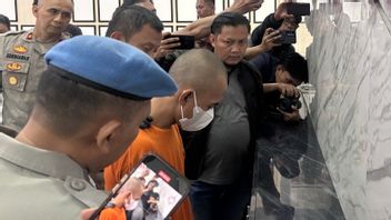 落下天花板,小偷惊慌失措,然后杀死了CipAY Babakan一所房屋的主人女子