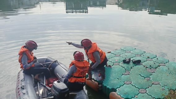 جاكرتا - غرق مراهق في بحيرة راوا بادونغ ، كاكونغ ، جاكتيم