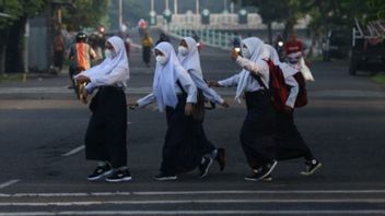 Keluh Emak-emak di Bandar Lampung Terkendala Daftarkan Anaknya Bersekolah via Sistem PPDB